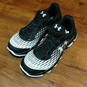 NWT Under Armour BGS Micro G Spine Disrupt Boys